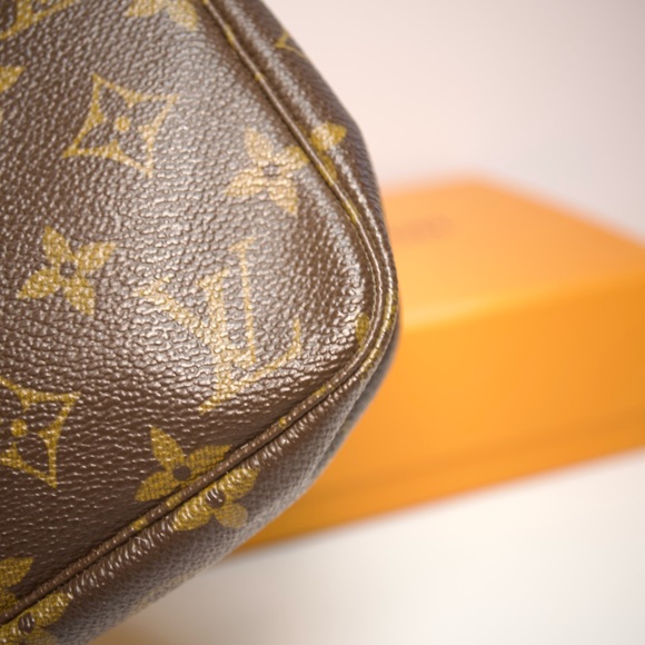 Louis Vuitton Pochette Accessoires - Picture 7 of 15